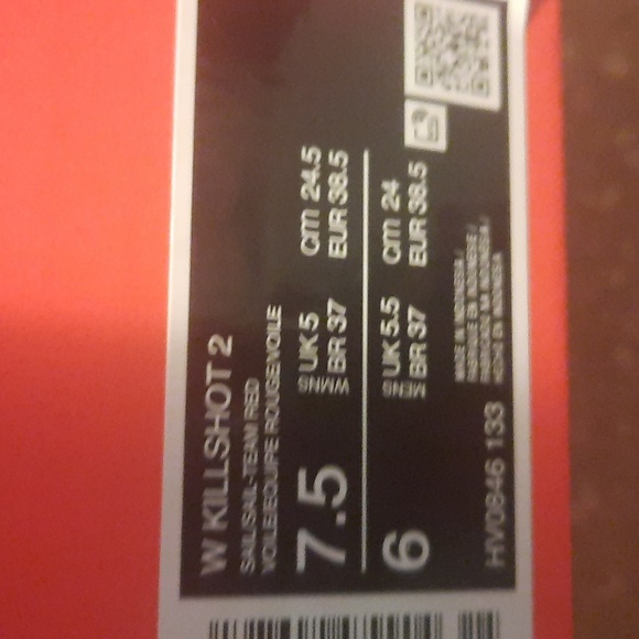 Nike Women's White Sneakers - Picture 5 of 5